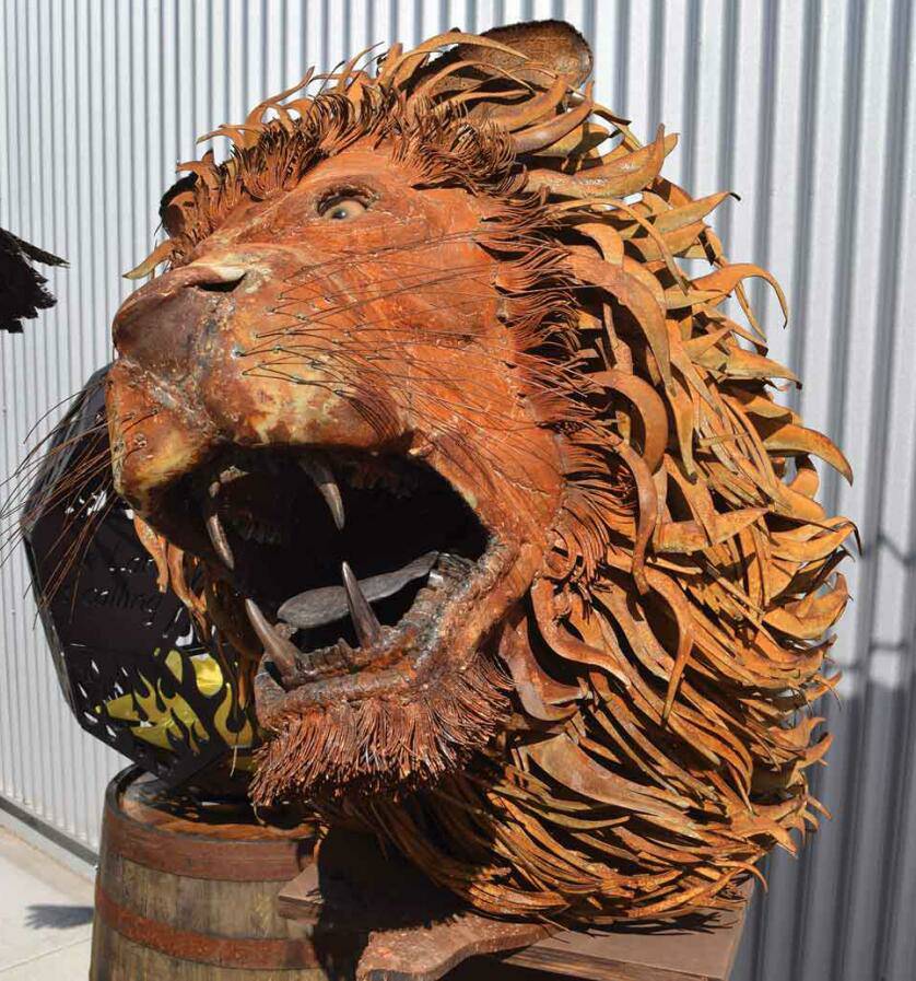 全球钣金新闻-金属制造狂：焊工制作动物的金属钣金-皇冠·app（官方）登录入口