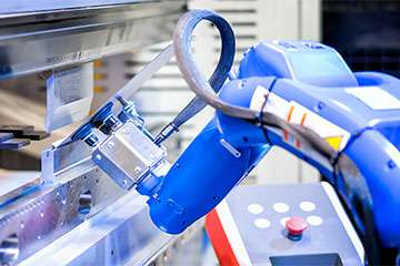 钣金行业资讯-采用机器人钣金折弯，钣金加工行业已经不再需要大批量的尺寸来使用机器人折弯机-皇冠·app（官方）登录入口